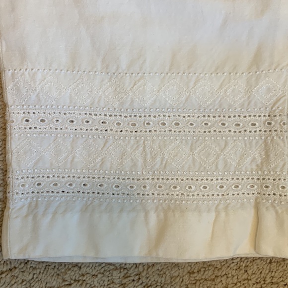 Larry Levine white linen cropped slacks. - Picture 2 of 6